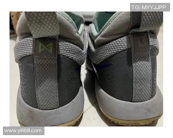 足球星签名鞋收藏家博主们